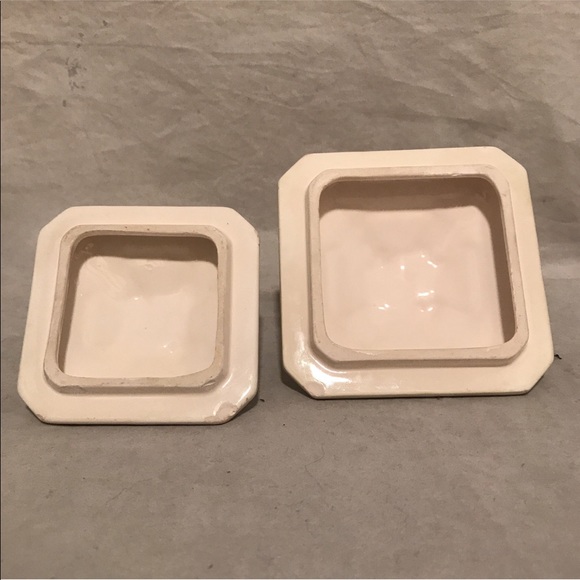 1960’s Pair of Ceramic Storage Containers - Picture 5 of 6